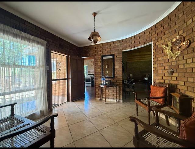 3 BEDROOM HOUSE FOR SALE IN VANDERBIJLPARK SE 2